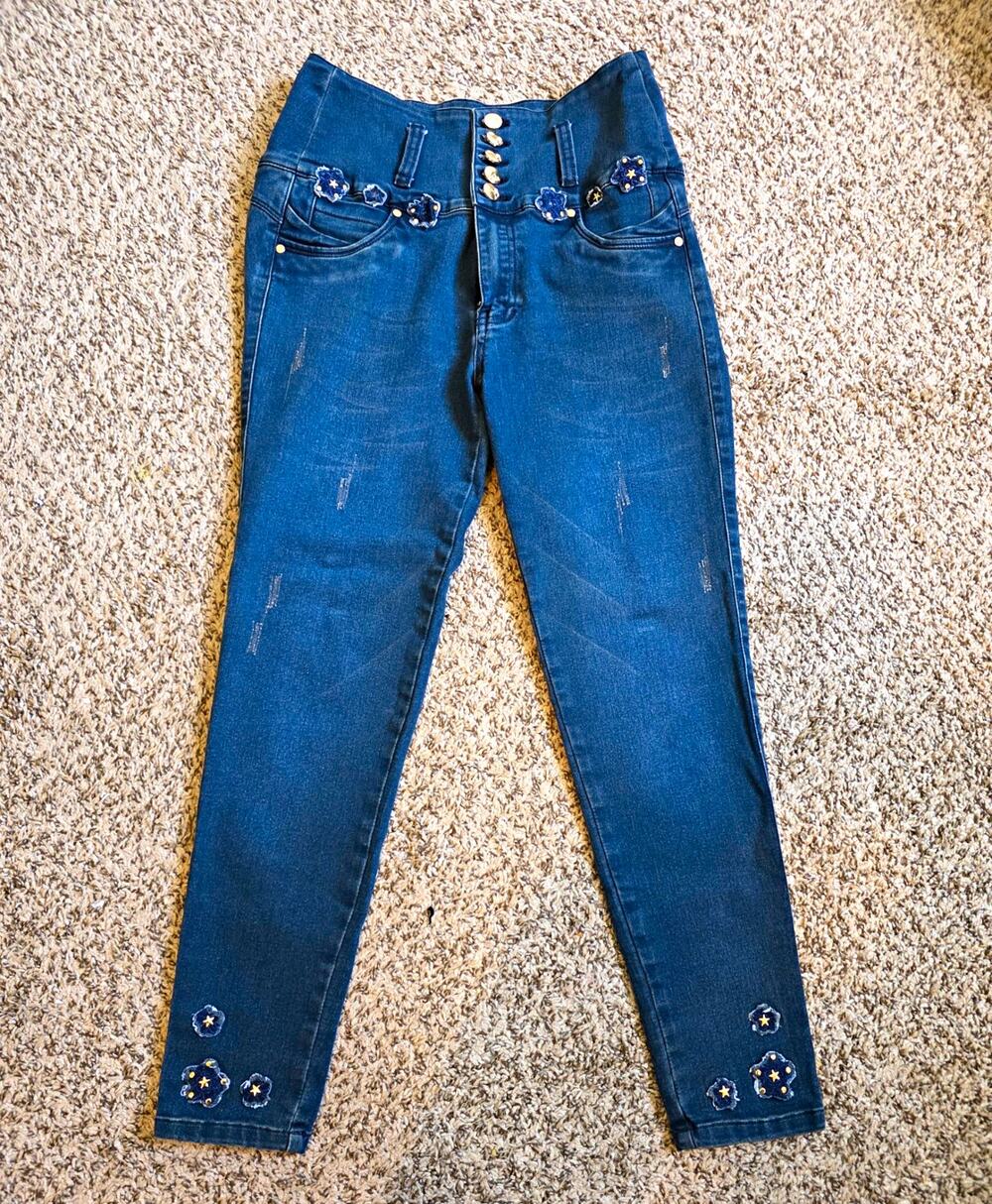 Chevere Womans Skinny Jeans Size 12, Columbian Made Denim Button Fly Butt Lift